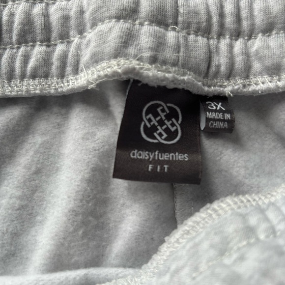 Daisy Fuentes Gray Cargo Pants Relaxed Fit - Picture 3 of 3